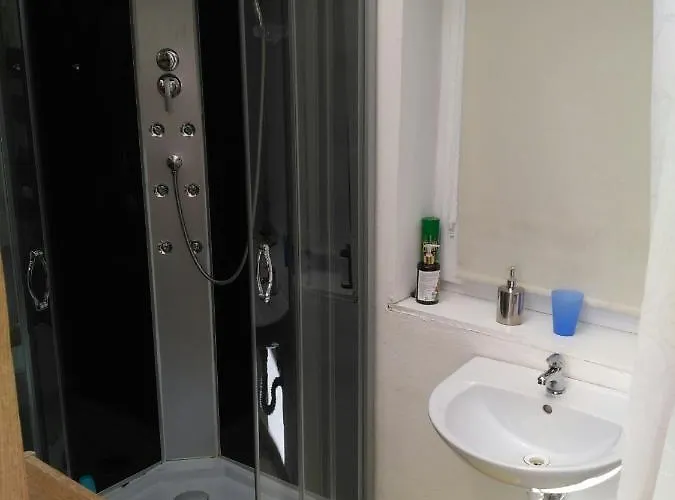 Greenhouse Just 15 Min From The Old Town Cort de lux *