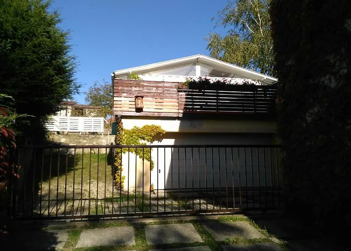 ラグジュアリーテント Greenhouse Just 15 Min From The Old Town ブラチスラヴァ